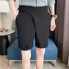 Klassisk stil mens smala shorts sommar affärsmode tunna stretch korta avslappnade byxor man vit svart grön 3xl 240403