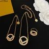 Luxurys Designers Necklaces Gold Plated Stainless Steel Fashion Women Necklace Pendant Wedding Accessories Boutique Jewelry 2307134BF