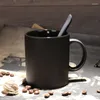 Tazas de cerámica europea de cerámica negra de alta capacidad Copa creativa Café de esmerilado simple con agua de cuchara