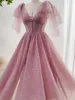 パーティードレスエレガントなピンクのVネックスタープロムガウンのノースリーブバックレースアップボタン装飾カクテル付きAラインイブニングドレス