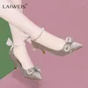 Vestido Sapatos 2024 Luxo Mulheres pontiagudas do dedo do dedo -borboleta Pérola Gold Salto alto Casamento de sandálias de salto prateado