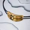 Choker Minar Hip Hop Metal Hollow Curved Bend Pendant Halsband för kvinnor Titanium Steel Gold Pvd Plated Black Rope Chain Chokers