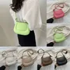 Koreansk stil enkel pu underarmsäck minoritet design crossbody väska kvinnor handväska flickor mode retro handväska