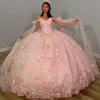 Klänningar 2024 sexiga rosa quinceanera klänningar bollklänning från axel älskling spets applikationer kristallpärlor blommor puffy tyll korsett tillbaka