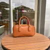 M6085 مقبض M BAG الكتف M Matelasse Bowling Handbags المحافظ للسيدات Mens Designer Wallets Crossbody Square Genuine Leather Leather Bass Wrink