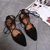 Chaussures décontractées Marque Bas talon Large Mary Jane Shoe Shoe Women's 2024 Été Croix Sandales Plat Bottom Pointed Single Women