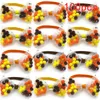 Hundkläder 50/100 st Fall Thanksgiving Pet Bow slips Söt hårboll stil orange bowtie grooming accessoarer för små hundar underlag