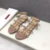 Sandale plate de style pantoufle femme pantoufle.