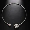 Choker Fashion Rhingestone Collier de collier en forme de fleur pour femmes Accessoires de bijoux ouverts simples