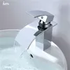 Waschbecken Wasserhähne Hm Zubehör Wasserfall Messing Eingriff Mixer weit verbreitete Becken Wassertaps Chrom fertiggestellt