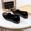 Casual skor stor storlek patentläder singel för kvinnor platt bottenböna fyrkantiga tå mjuka sulor