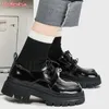 Zapatos informales Decoración de hebillas de metal Mujeres de encaje grueso plano con la altura de la moda negra del dedo del pie redondo aumentando