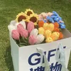 Fiori decorativi in stile tulipani artificiali bouquet a maglia a mano intrecciata finta fiori di San Valentino regalo all'uncinetto a maglia bouquet