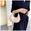 2024 Kadın Lüks Koltuk Bag Yarım Ay Ayarlanabilir Kayış Hobo Çanta Moda Tasarımı Düz ​​Renk Pu Deri Omuz Çantaları (8910)