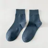 Erkek Çoraplar Elastik Yüksek Elastikiyet UNISEX Pamuk Slip Anti-Slip Nefes alabilen Tasarımla İş Sporları Orta Tüp Katı Katı
