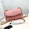 Lüks Flep Kadın Tasarımcı Crossbody Bag Deri Elmas Kafes Kafesi Altın Donanım Omuz Çantası Akşam Debriyaj Sokak Çantası Vanity Vaka Çanta Trendi Pochette 23c