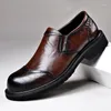 Chaussures décontractées printemps et automne Round Head British Platform for Men Fashion Cuir Designer Men's Work