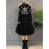 Casual jurken 2024 Fashion Spring en herfst dames Hepburn -stijl Little Black jurk buitenlandse mesh mesh -paneel met lange mouwen Silk V464