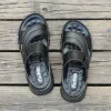 Bottes Sandales en cuir d'été hommes extérieurs chaussures de plage respirantes tongs chaussures de mode pantoufles intérieures glisses de sandales plates de l'homme 2021