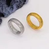Clusterringe Ussenset 6 mm dicke 18K Gold plattiert Edelstahl Elastic Ring Fashion Custom Women Wrist Accessoires Rost Proof