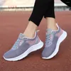 Chaussures décontractées Soft Low Designer Luxury Flats Sneakers Ladies 2024 Summer Fuchsia Woman Sport Shooes Womenshoes Universal Brand