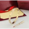 Braceuse Bracelet Gold Couple Brangle de haute qualité Men Femmes Gémières Bijoux de la fête des mères avec un tournevis Ornements en gros accessoires