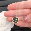 Luxury merkontwerper Pendant Titanium roestvrijstalen ketting ketting Pearl Brand Letter Choker Chain of High Quality Jieraden Accessoires met doos