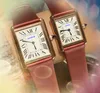 Couple de femmes pour hommes de super qualité Regardez deux broches bleues design du quartz Vache en cuir de vache rose rose rose couleur cale horloge carrée carrée de réservoir romain cadran en bracelet