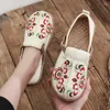 Sapatos casuais bordados primavera para mulheres deslizam em apartamentos retrô zapatillas mujer tênis vintage feminino salto lapidado