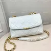 Lüks Flep Kadın Tasarımcı Crossbody Bag Deri Elmas Kafes Kafesi Altın Donanım Omuz Çantası Akşam Debriyaj Sokak Çantası Vanity Vaka Çanta Trendi Pochette 23c