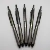 Pennor släpp frakt 4 i 1 metall multicolor ball penna med 0,5/0,7 mm mekanisk penna och blå svart röd kulspetspennor i en