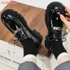 Casual skor metall spänne dekoration kvinnor tjock ensam snörning platt med rund tå svart mode höjd ökar