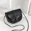 Bag Damen Crocodile-Print PU Solid Color Sattel Casual Stiletto Mobiltelefon Kleiner Geschenkverteidiger