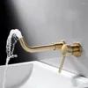 Badkamer wastafel kranen bassin kraanbadbad mixer kraan muurbevestiging messing geborsteld goud met eenpersoonskoud koud water witte roos set