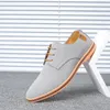 Sapatos casuais Fabricantes masculinos Vendas diretas de couro abrasivo British Fashion Single