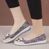 Zapatillas casuales zapatillas para mujeres estilo verano transpirable hueco plano étnico suave de fondo de fondo suave versátiles versátiles