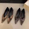 Sapatos casuais suojialun primavera feminina moda plana pontuda damas sexy leopard ballerinas slip raso em sapatos únicos