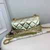 Lüks Flep Kadın Tasarımcı Crossbody Bag Deri Elmas Kafes Kafesi Altın Donanım Omuz Çantası Akşam Debriyaj Sokak Çantası Vanity Vaka Çanta Trendi Pochette 23c