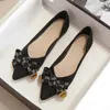 Casual Shoes Pointed Flat for Women 2024 Autumn Bow små storlekar 33-34 Mjuk botten slev Stora kvinnor 41-43