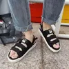 Sandalen Sommer-Männer 2024 Pantoffeln Nicht rutschfeste Wading Schuhe Strand Flip-Flops Weichdelös