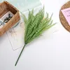 装飾的な花はリビングルームのための偽の緑の鉢植え草を装飾しますスプレープラスチックシミュレーショングリーン植物