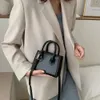 2024 kleine vierkante tas nieuwe populaire retro mini handtas literaire menigte schouder messenger vrouwelijke tas mini een schouder crossbody bag10aa