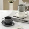 Tazze di tazze da caffè piattiere in ceramica squisita set da tè pomeridiano nordico di tè a rete.