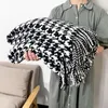 Blankets Nordic Style Sofa Bed Decorative Black And White Houndstooth Knitted Long Tassel Nap Cover Blanket 130x170 130x250cm