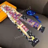 Top Luxury Brand Springtime Love Scarf for Women Girl 100% Mulberry Sale Schermata Monogramma Monogramma Modella scatola dura Banda Colore Fiore e catene fogliari 8x120