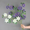 Dekorativa blommor Färgglada konstgjorda blommor Arrangemang Realistiska 5-Head Clematis Fake Easy Care Simulation for Wedding Home Decor