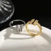 Moda européia e americana Hot Selling Micro Inlaid Zircon Ring para mulheres com anel de abertura de ouro genuíno de cobre, pulseira de sensação sofisticada