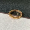 Hochversion Schlangenknochenring mit Frauen glatte Oberfläche und 18k Roségold modisch leichter Luxus Full Diamond Matching Ring Größe 6/7/8