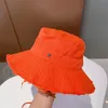 Роскошный дизайнер ковш шляпа Leisure Fashion Travel Buckets Шляпа для женщин и мужчин пляж Sun Fisherman Cap Сплошная классическая простота. Служба для вечеринок.