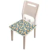 椅子は、薄い柔らかいさまざまなプリントを覆います。